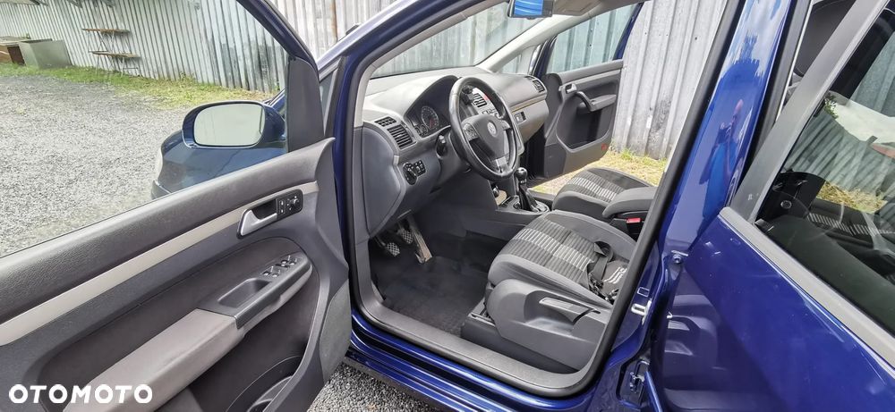 Volkswagen Touran 2.0 TDI Highline - 12