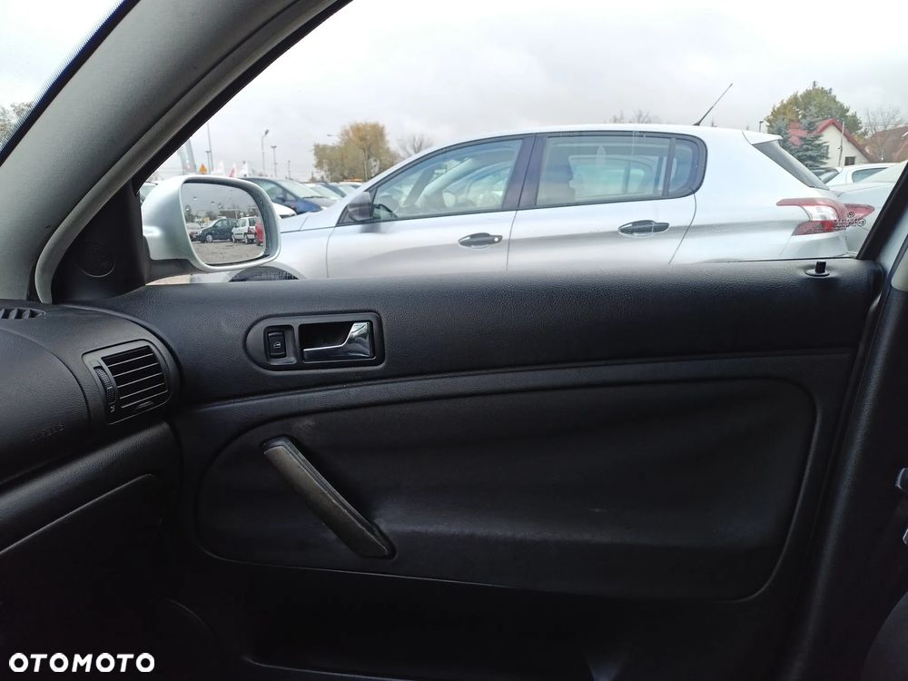 Volkswagen Passat - 12