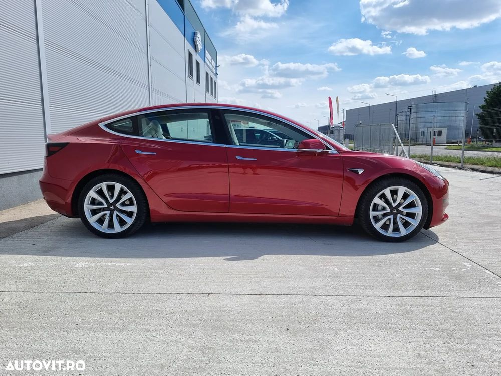 Tesla Model 3 - 35
