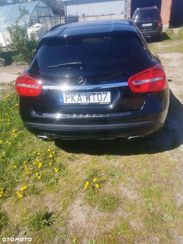 Mercedes-Benz GLA 180 - 9