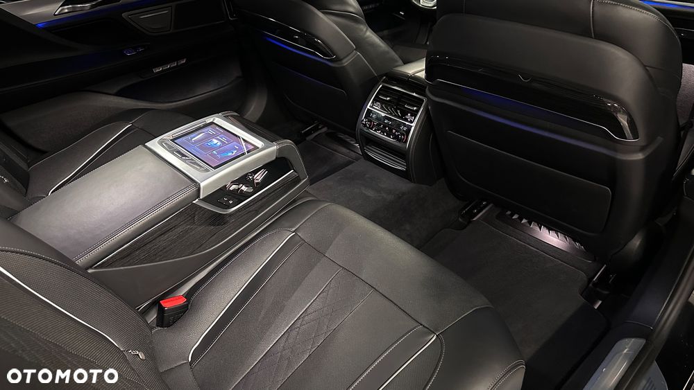 BMW Seria 7 750Li xDrive Edition Exclusive - 33