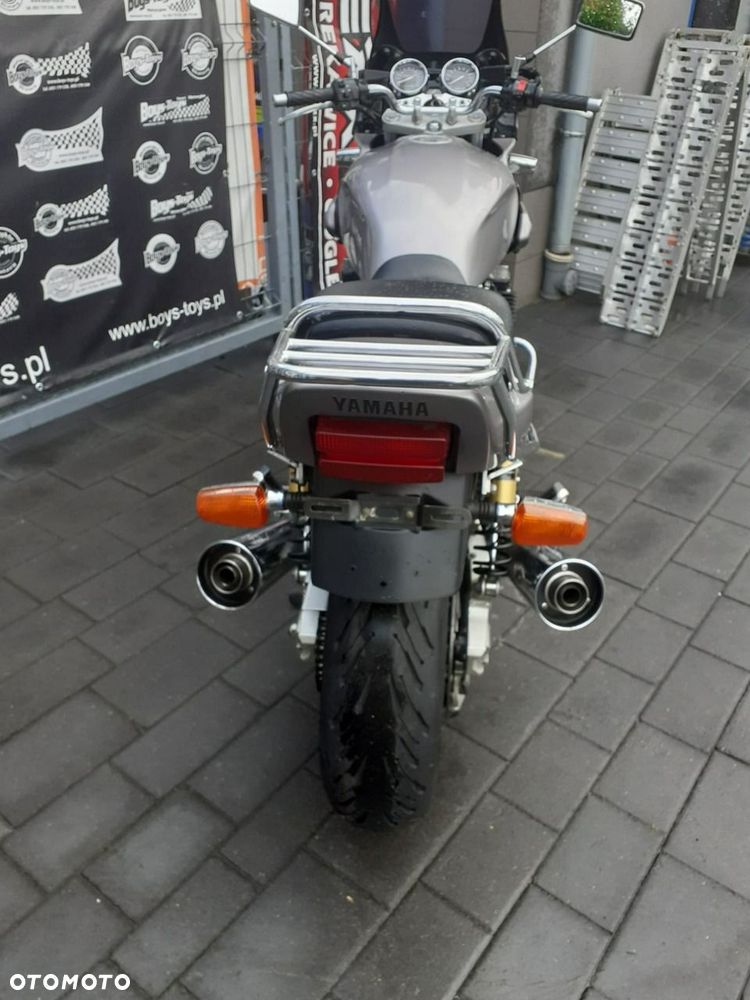 Yamaha XJR - 9