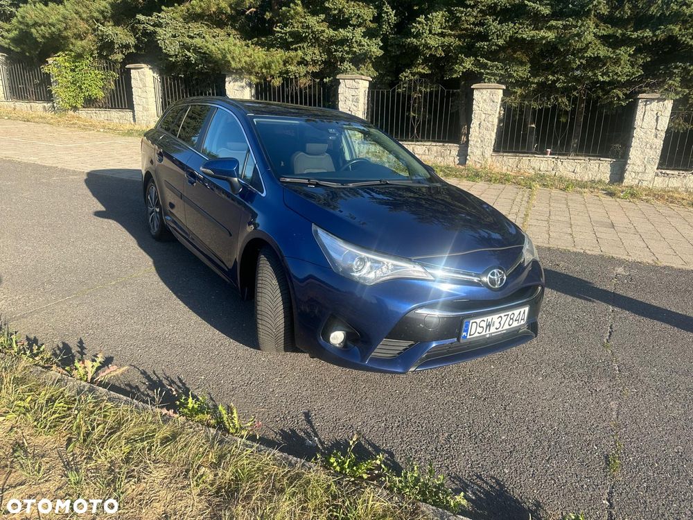 Toyota Avensis 2.0 D-4D Premium - 5