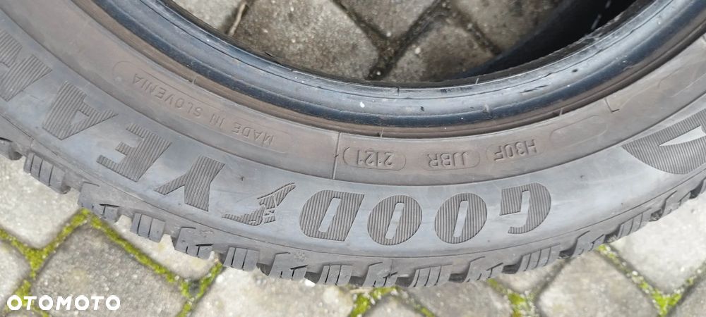205/55/16 goodyear ultra grip8-9 - 2