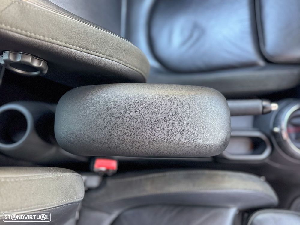 MINI 3 Portas John Cooper Works Auto Desportiva - 29