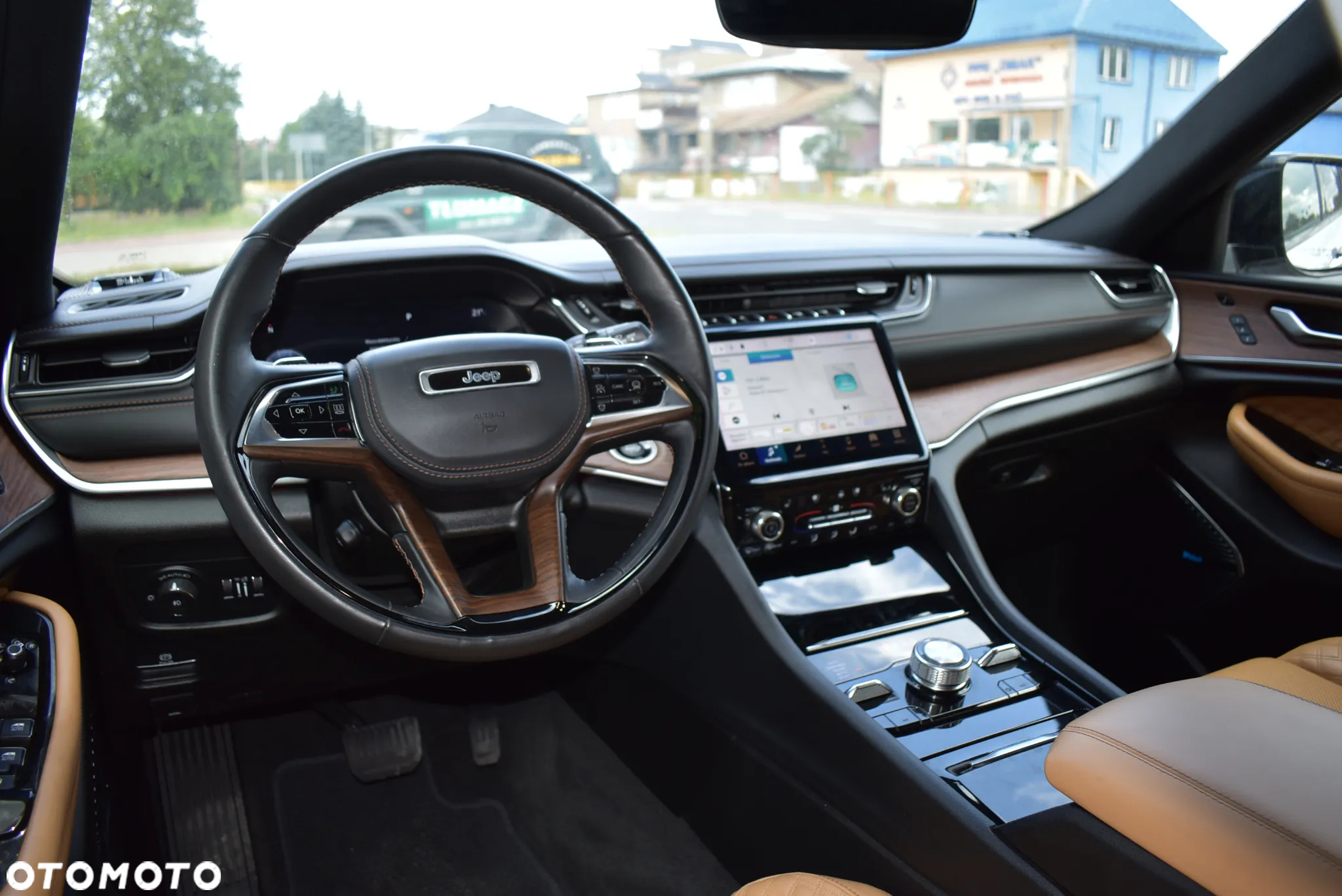 Jeep Grand Cherokee - 11