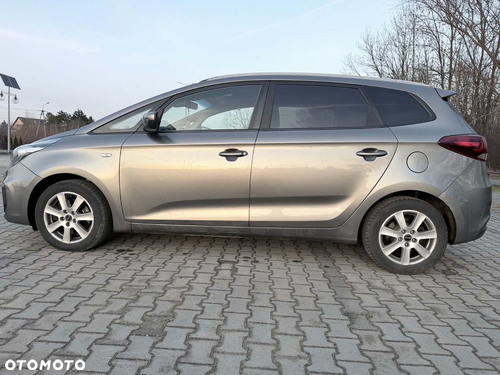 Kia Carens - 31