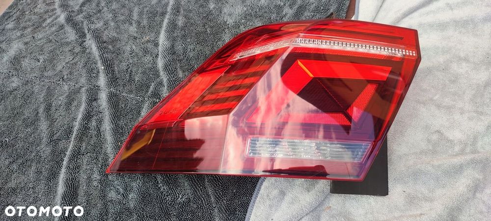 Lampa Lewa Tylna w błotnik Oryg. Vw Tiguan Lift 2022r 5NA945207J Ładna Bdb
