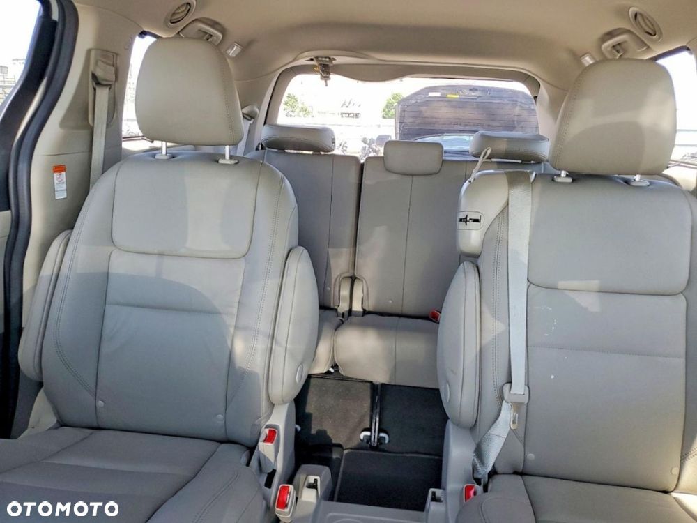 Toyota Sienna - 9