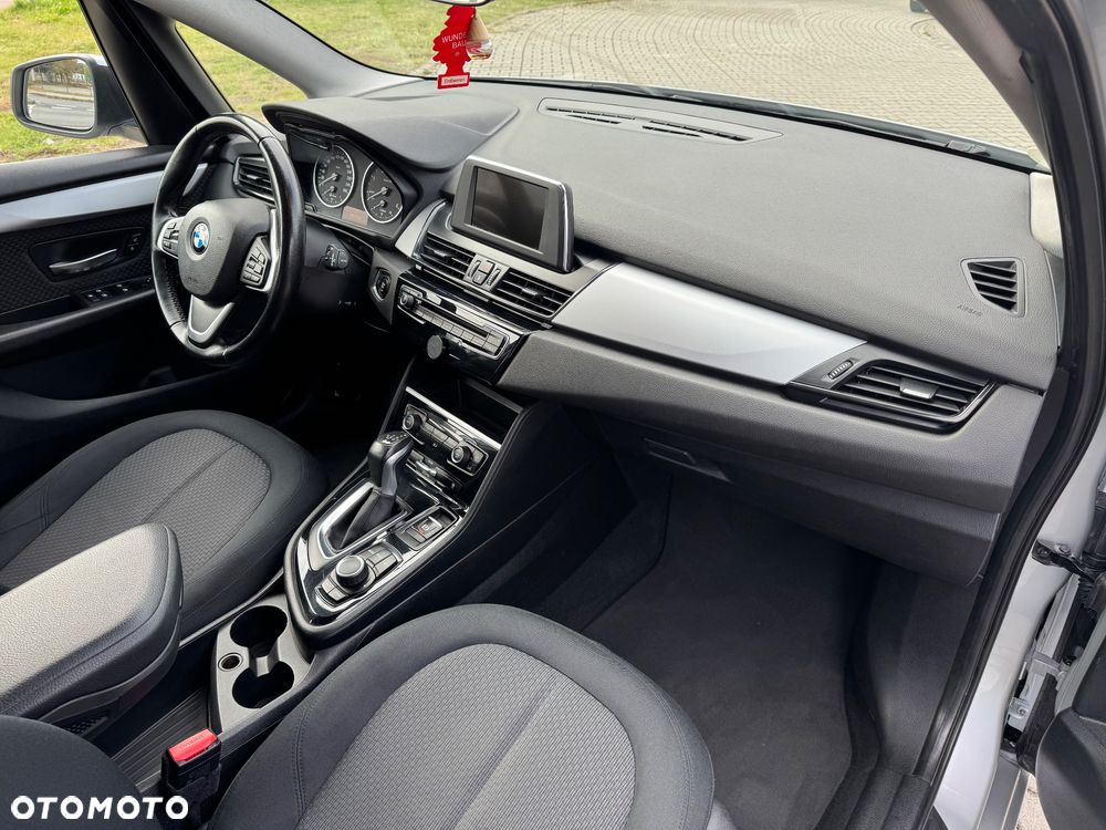 BMW Seria 2 218d xDrive - 11