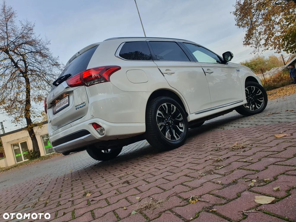 Mitsubishi Outlander 2.0 4WD Top - 31