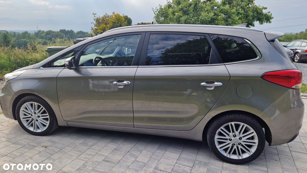 Kia Carens 1.7 CRDi M 7os EU6 - 6