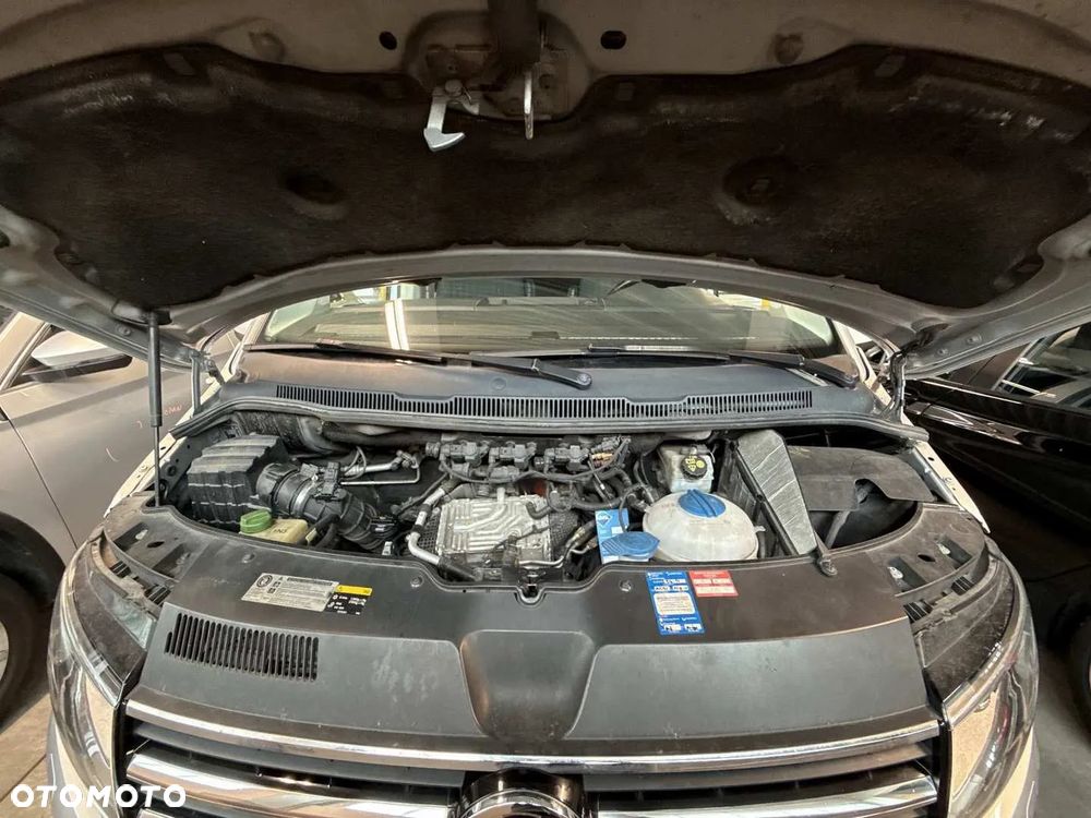 Volkswagen Caravelle - 20