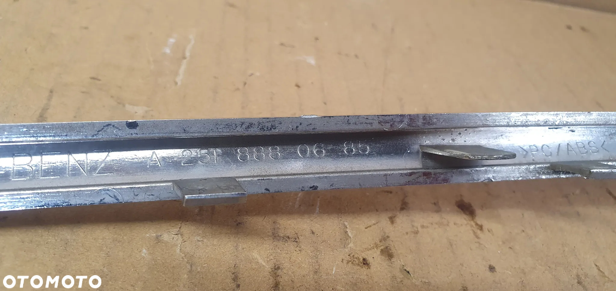 Listwa chrom Grilla atrapy Mercedes R-Klasa W251 A2518880685 - 6