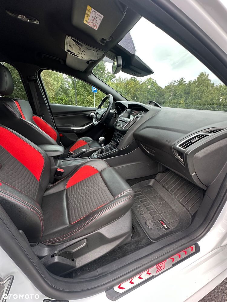 Ford Focus 2.0 EcoBoost ST - 14