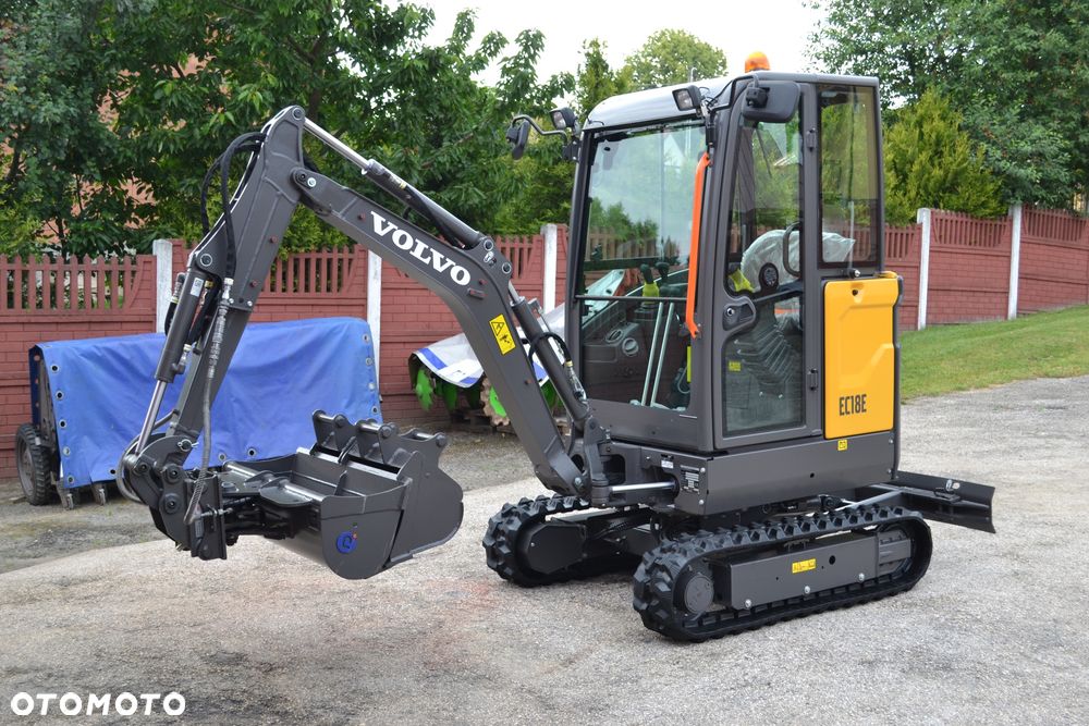 Volvo EXCAVATOR EC18E / rok 2025 / komplet 3 łyżek / skarpówka hydrauliczna / kupiona u dealera w Polsce / - 2