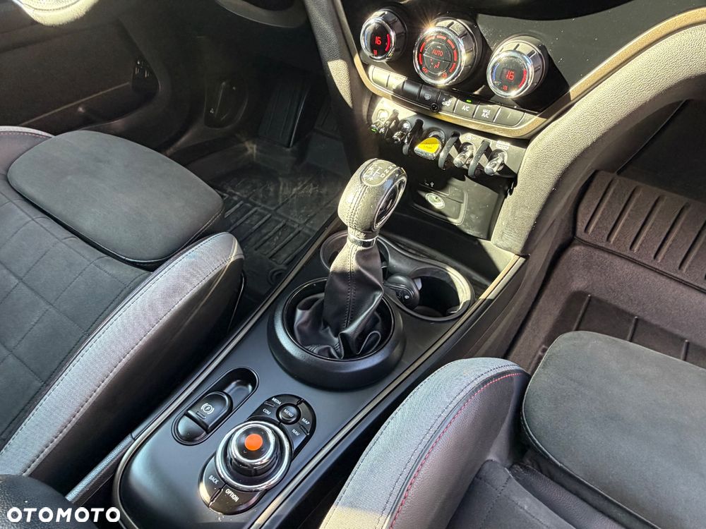MINI Countryman Cooper SE ALL4 John Cooper Works Trim - 11