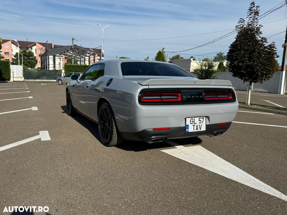 Dodge Challenger - 7