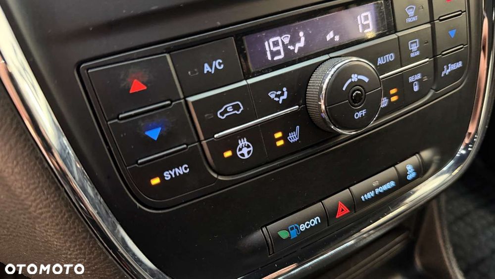Dodge Grand Caravan - 33
