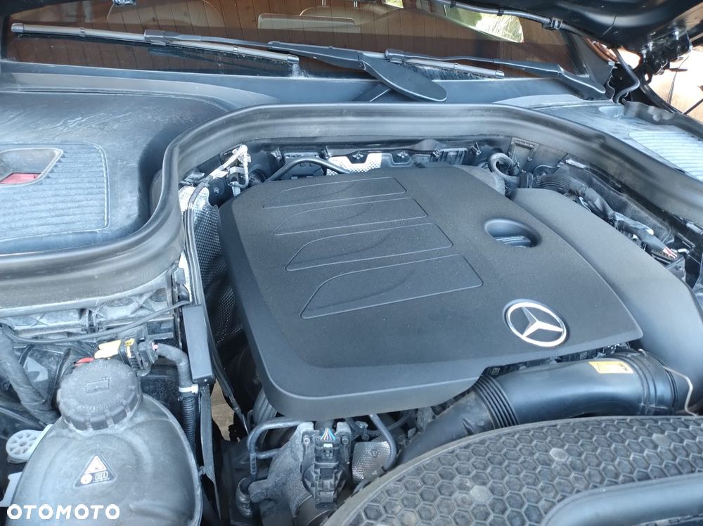 Mercedes-Benz GLC 300 4Matic 9G-TRONIC AMG Line - 13