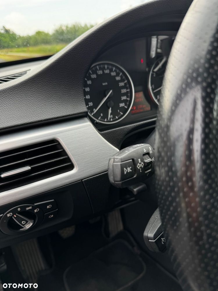 BMW Seria 3 318i - 23