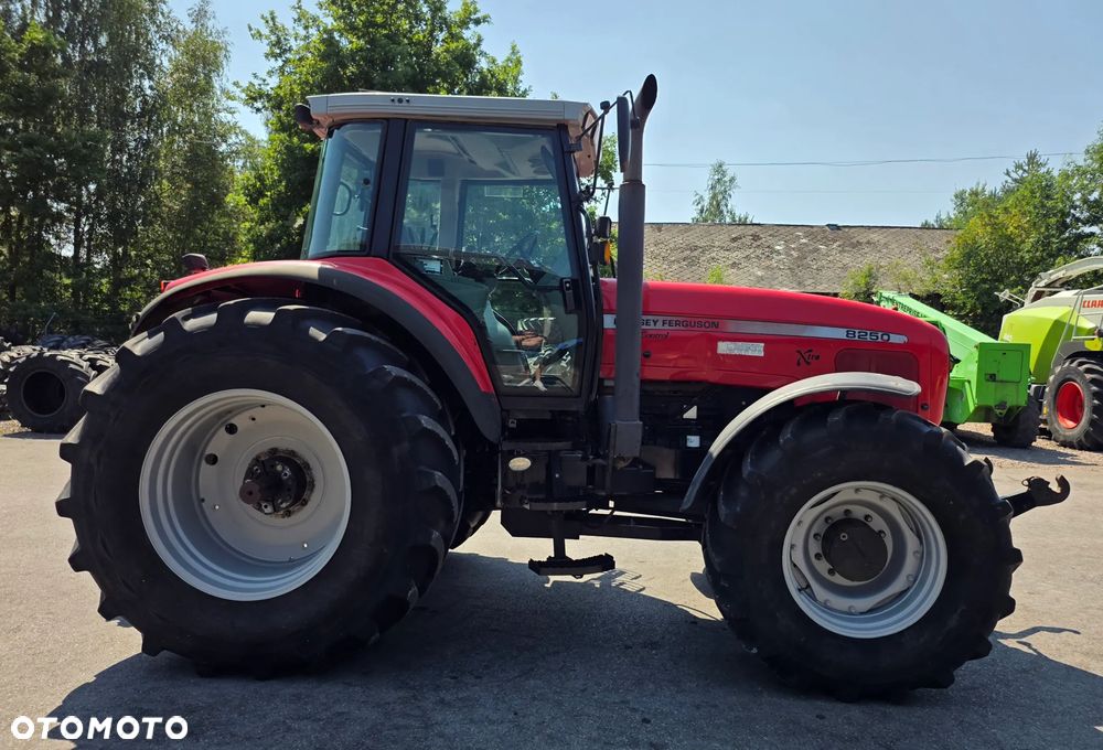 Massey Ferguson 8250 - 15