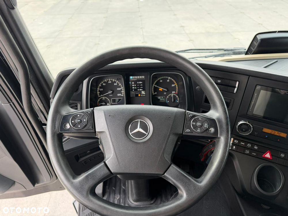 Mercedes-Benz Actros - 10