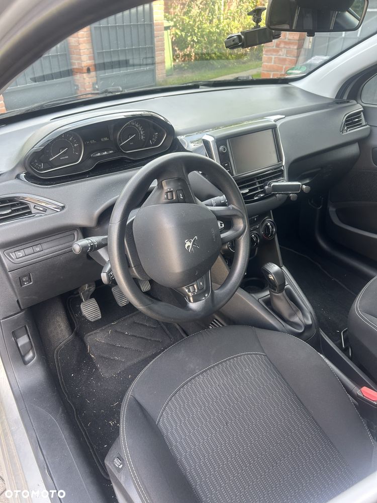 Peugeot 208 - 7