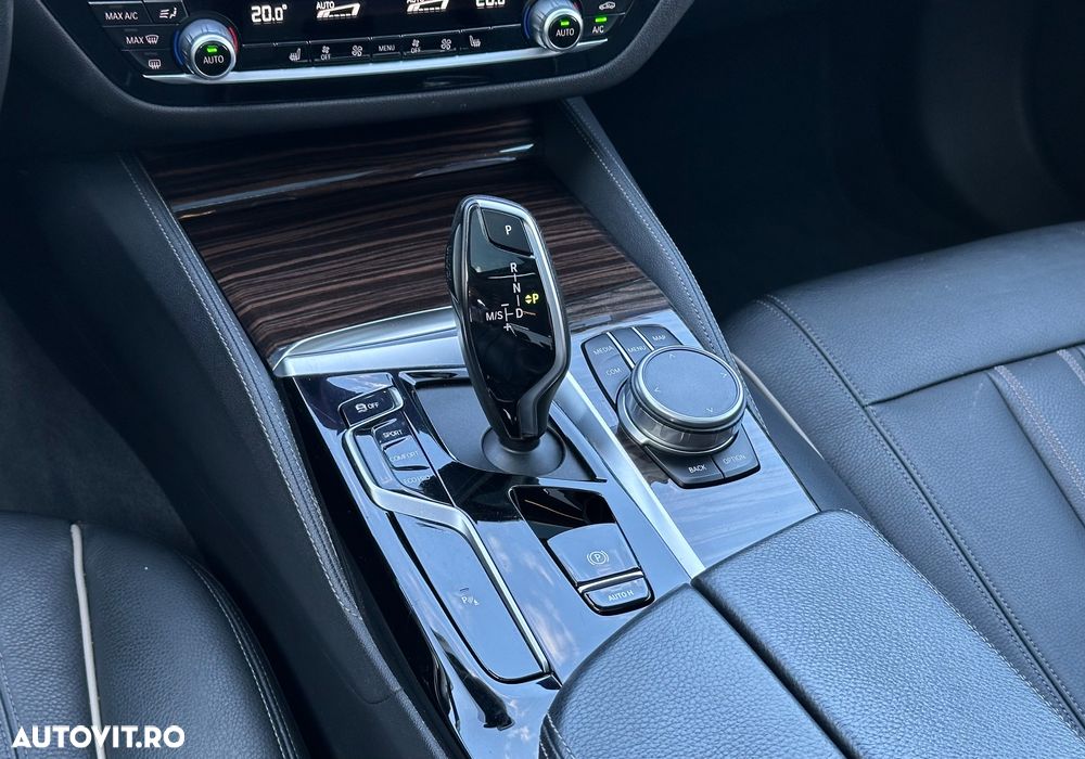 BMW Seria 5 520i AT MHEV - 38