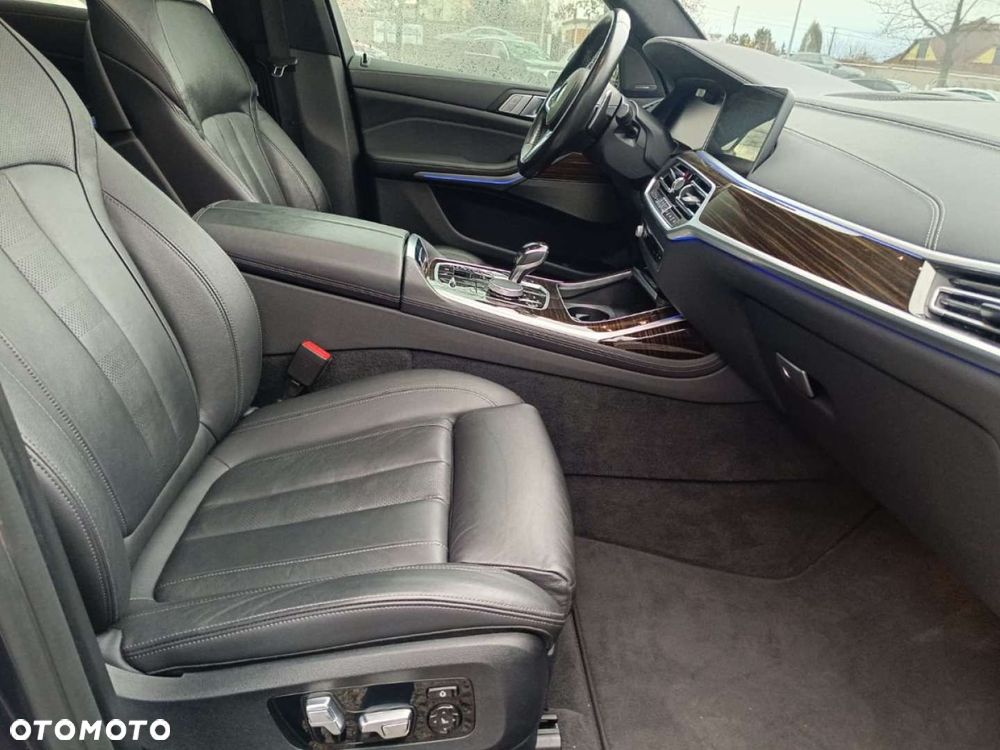 BMW X7 - 25