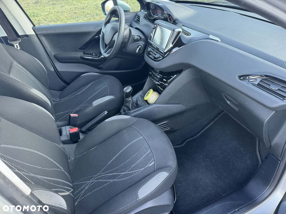 Peugeot 208 1.2 PureTech Allure - 5