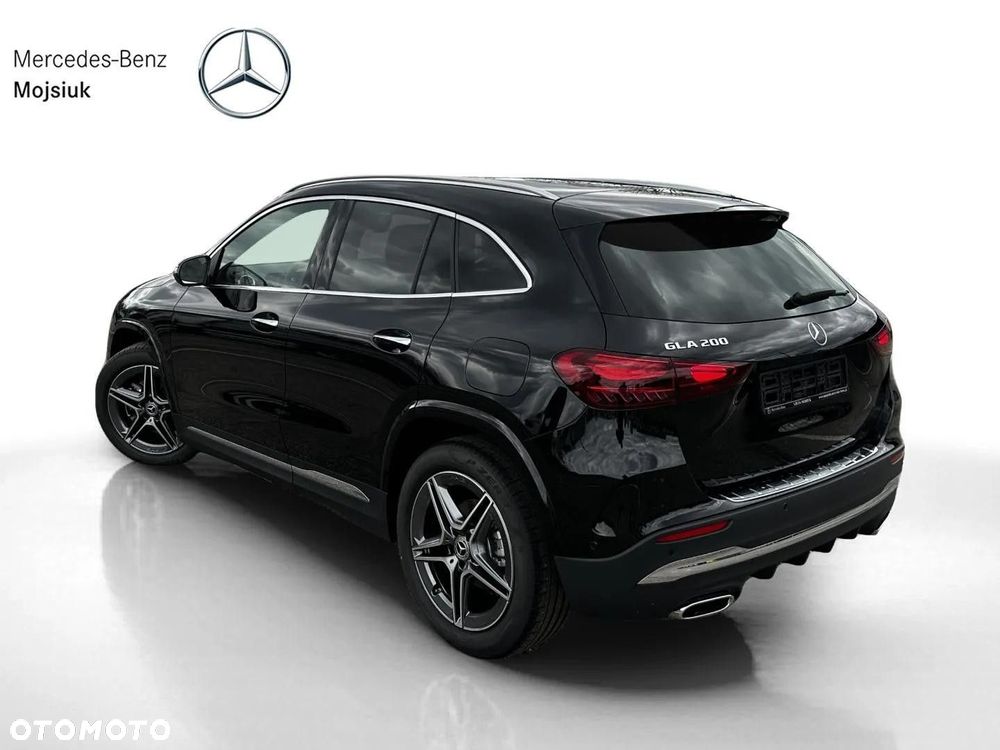 Mercedes-Benz GLA - 4