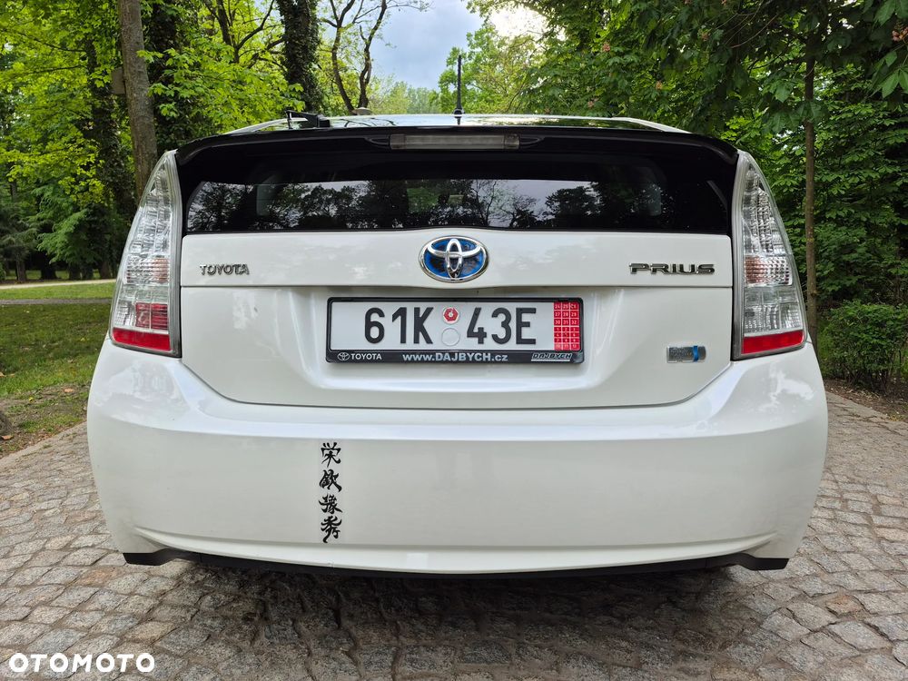 Toyota Prius (Hybrid) Executive - 13