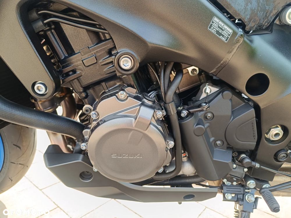 Suzuki GSX 1000 - 20
