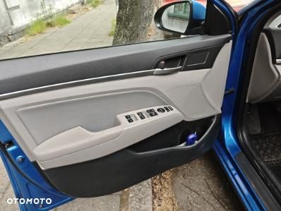 Hyundai Elantra 1.6 CRDi Premium - 8