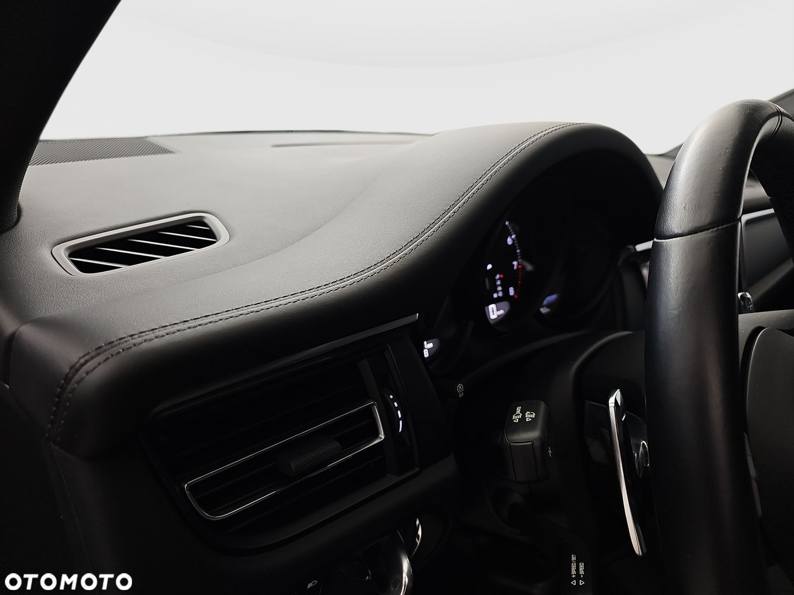 Porsche Macan T - 15