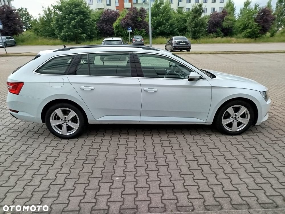 Skoda Superb 2.0 TDI DSG Ambition - 8