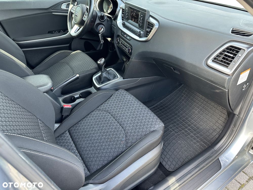 Kia Ceed 1.6 CRDi SCR M - 16