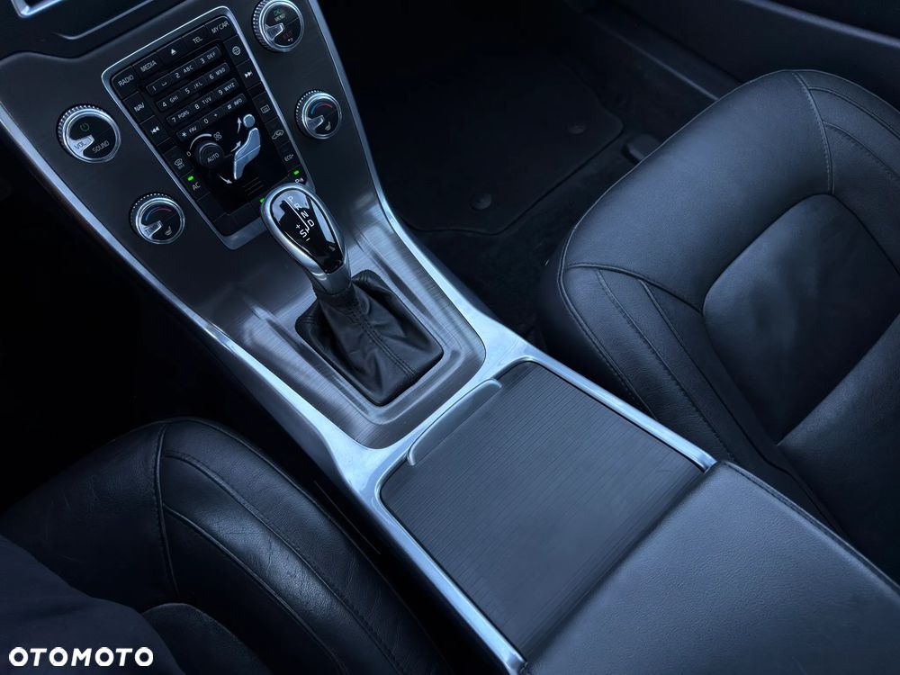 Volvo V70 D4 Geartronic Black Edition - 35