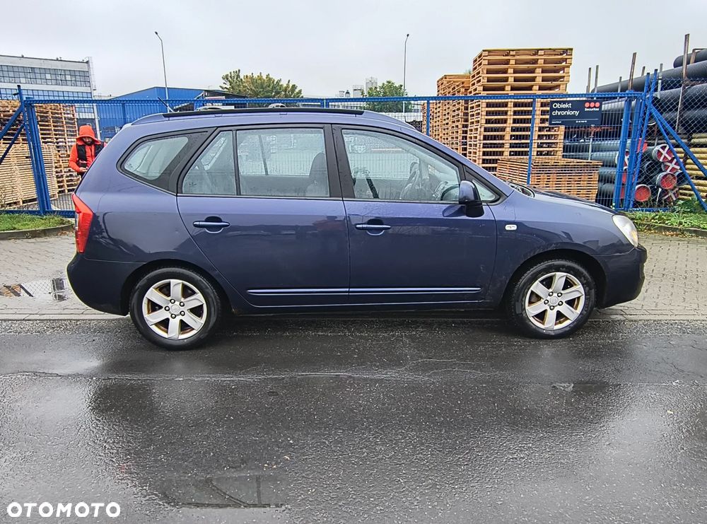 Kia Carens - 8