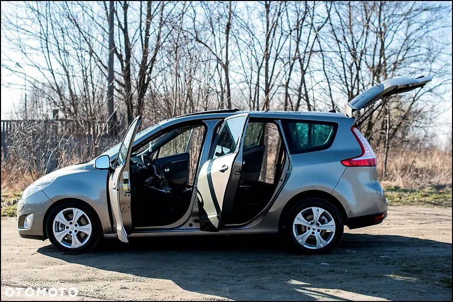 Renault Grand Scenic - 13