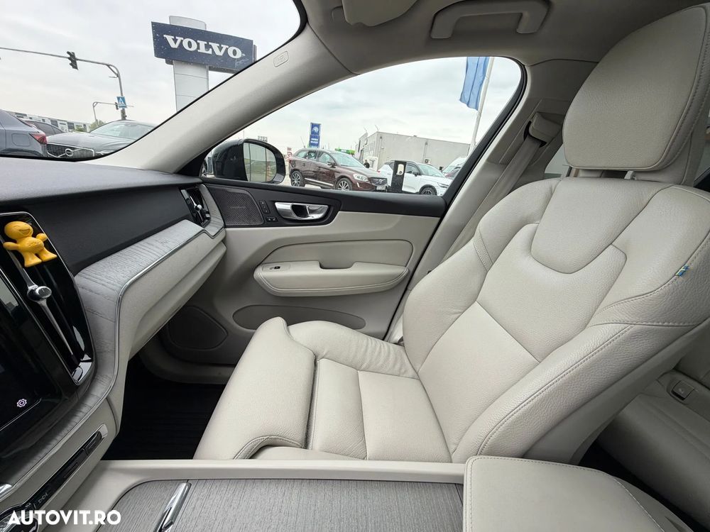 Volvo XC 60 B5 AT AWD MHEV Ultra Dark - 11