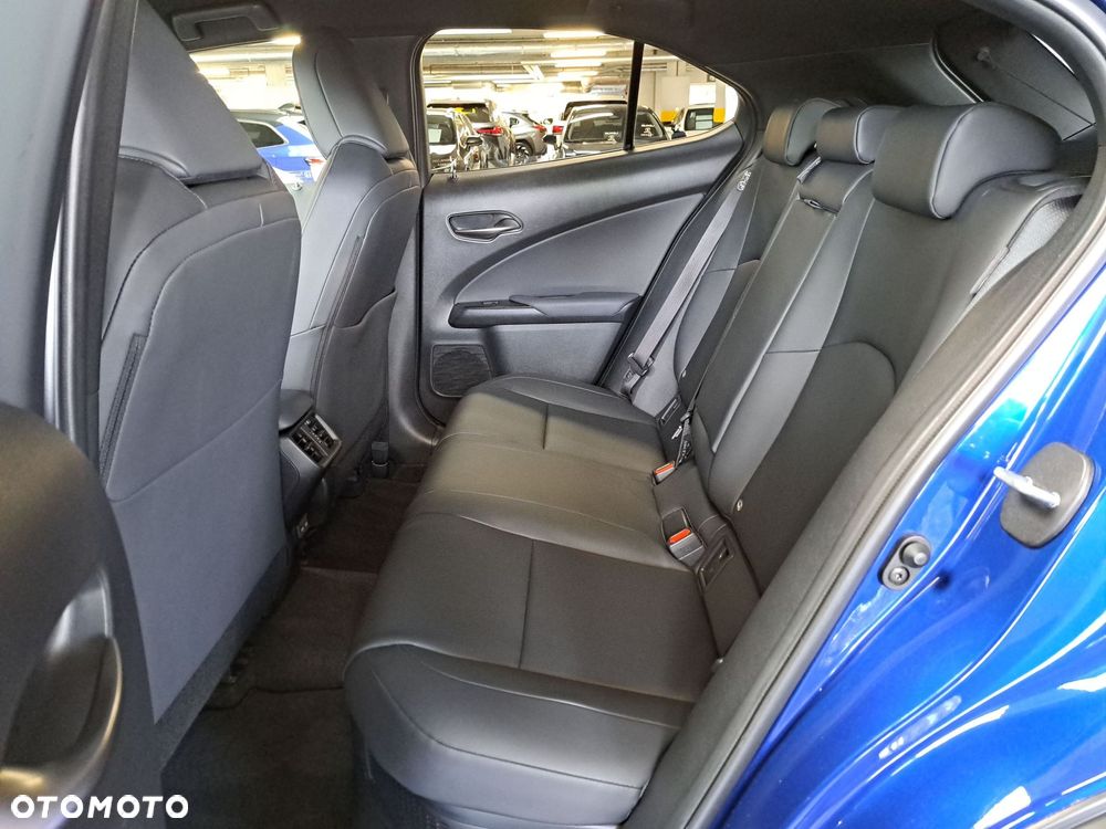 Lexus UX 300h F Sport Design - 30