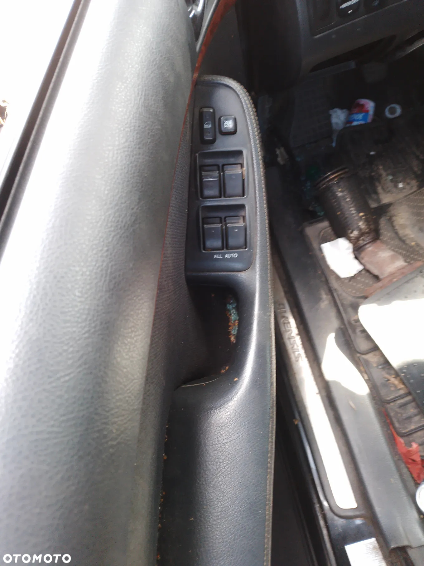 TOYOTA AVENSIS T25 2.0 VVT-i  03-06  209  ZDERZAK PRZÓD PRZEDNI - 20