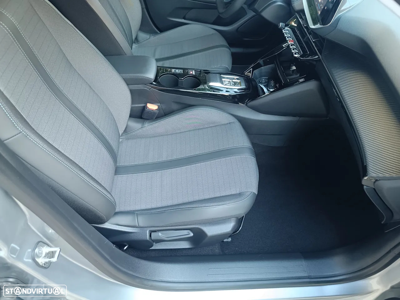 Peugeot 208 PureTech 100 EAT8 Allure - 19