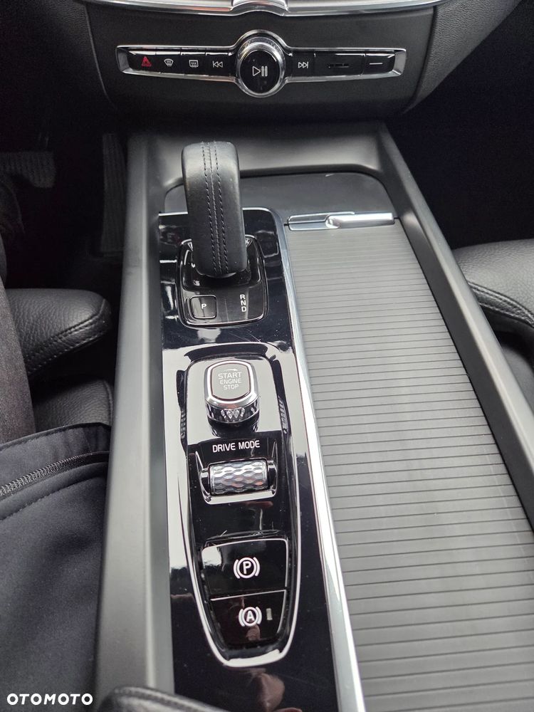 Volvo XC 60 D4 Momentum Pro - 28