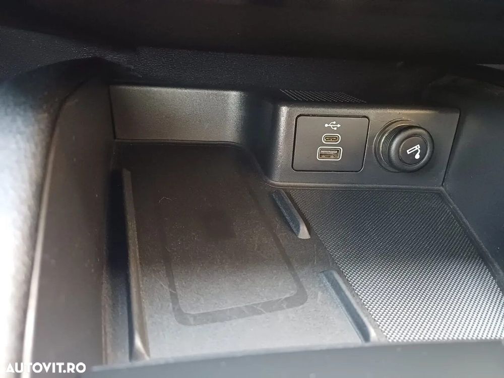 Ford Kuga 2.5 Duratec FHEV AWD ST Line - 33