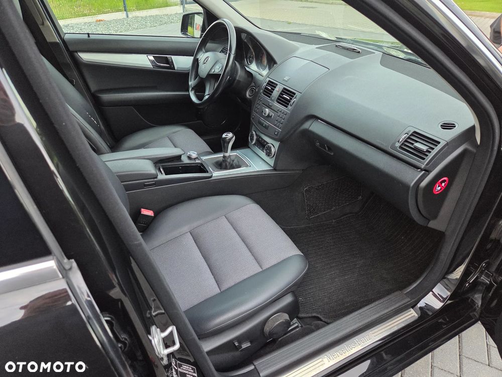 Mercedes-Benz Klasa C 180 Kompressor BlueEFFICIENCY Special Edition - 11