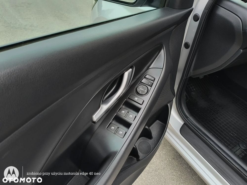 Hyundai i30 1.6 D GO Plus - 29