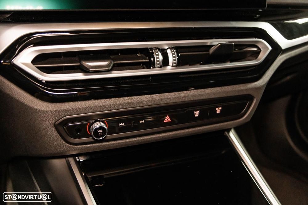 BMW i4 eDrive40 - 41